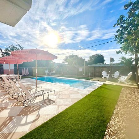 Luxury Villa 3 Blocks From The Beach With A Pool, Fire Pit And Outdoor Oasis 케이프커네버럴 외부 사진