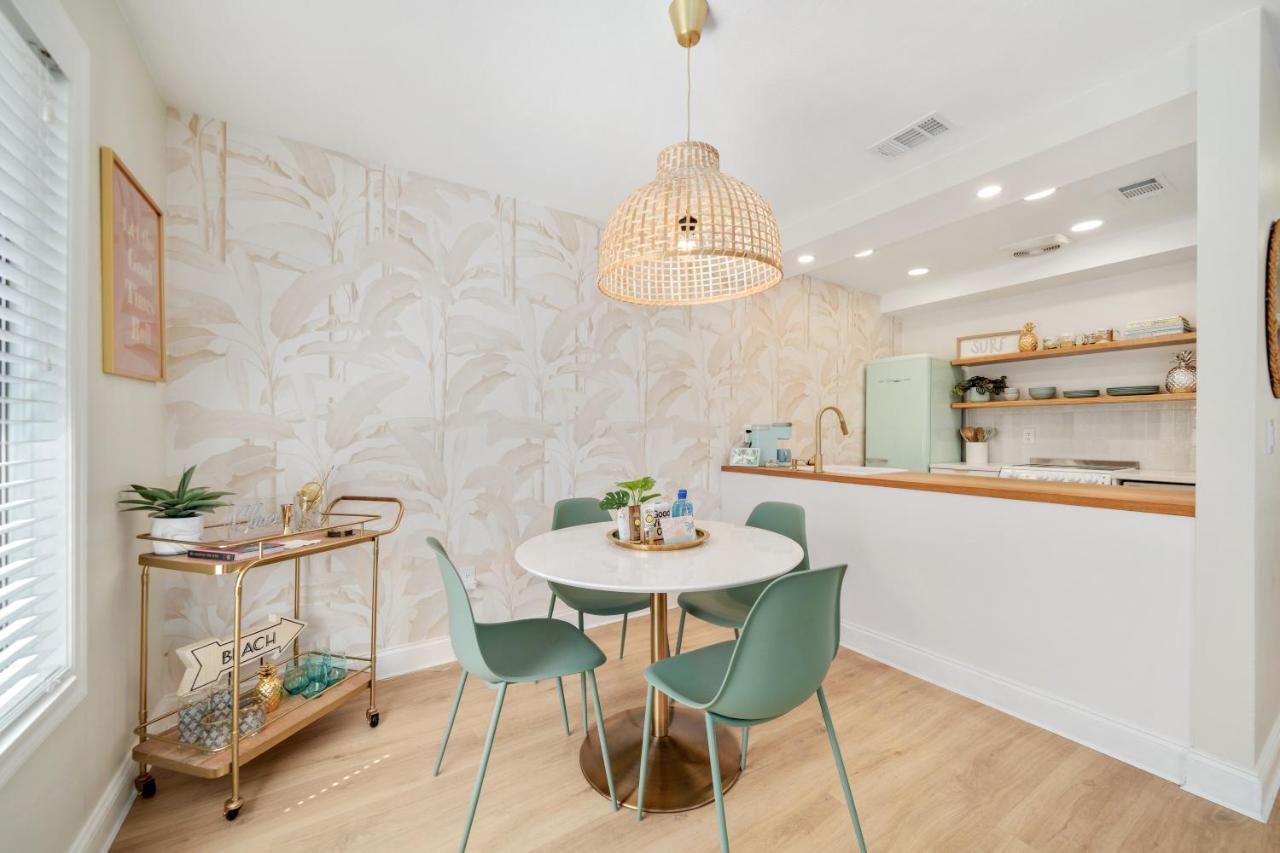 Luxury Villa 3 Blocks From The Beach With A Pool, Fire Pit And Outdoor Oasis 케이프커네버럴 외부 사진
