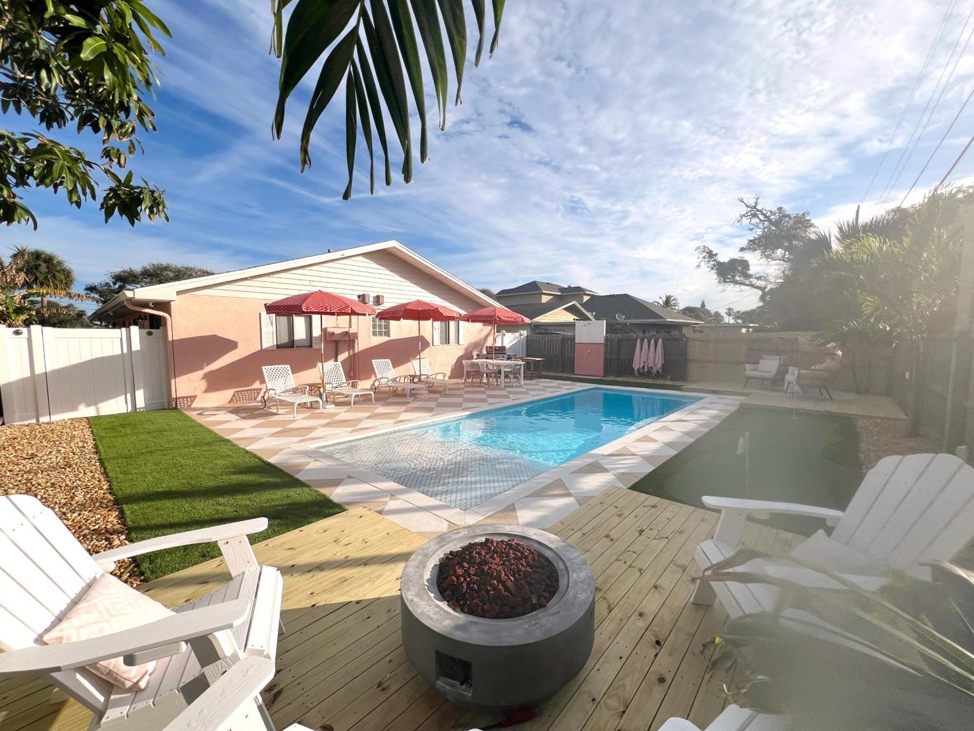 Luxury Villa 3 Blocks From The Beach With A Pool, Fire Pit And Outdoor Oasis 케이프커네버럴 외부 사진